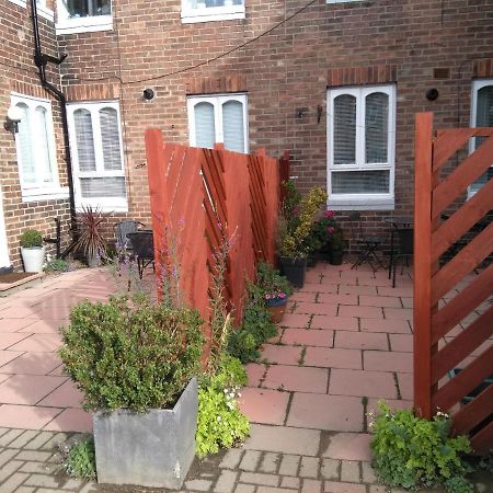 Apartment With Outside Patio And Car Space Durham Bagian luar foto