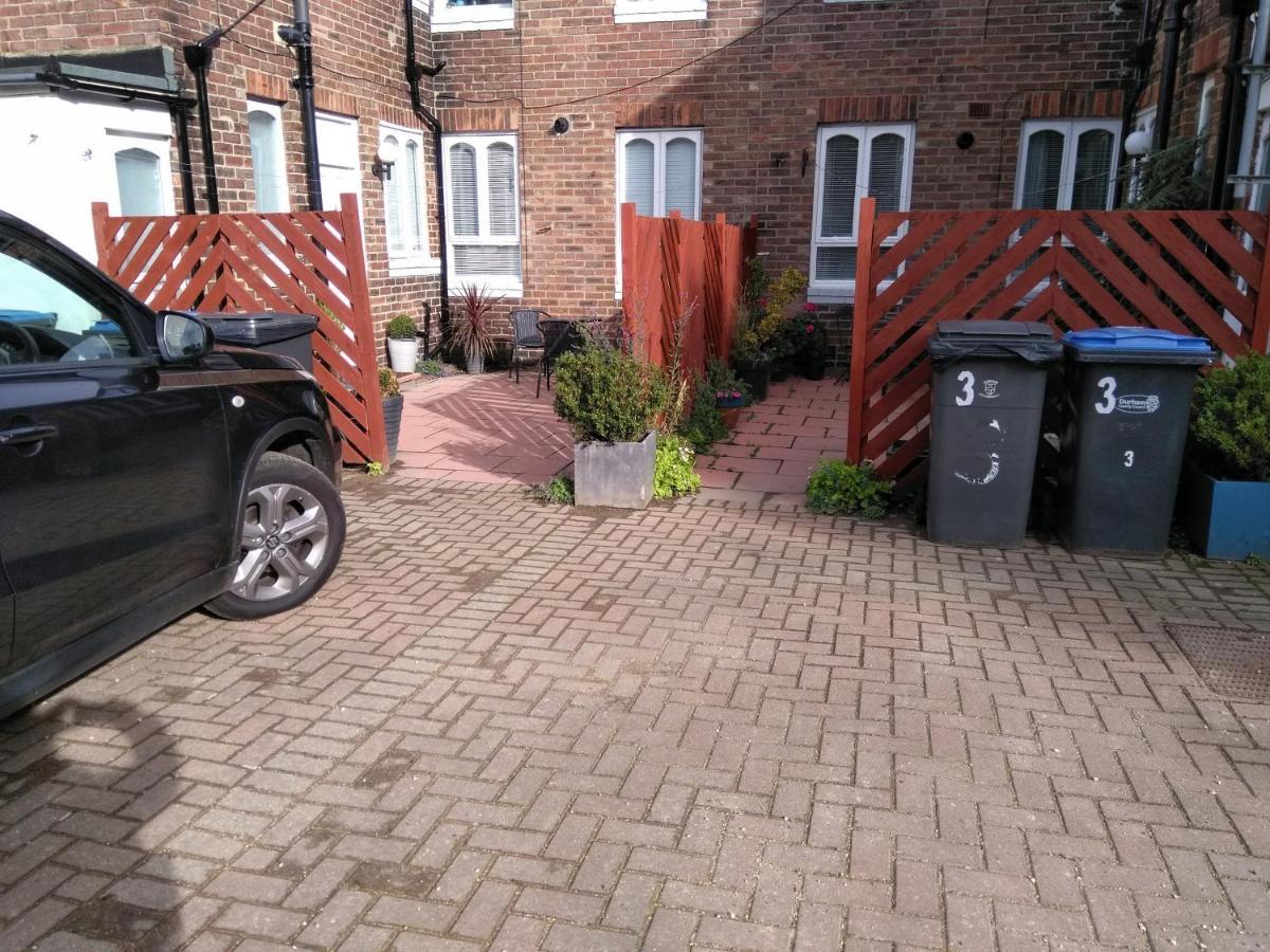 Apartment With Outside Patio And Car Space Durham Bagian luar foto