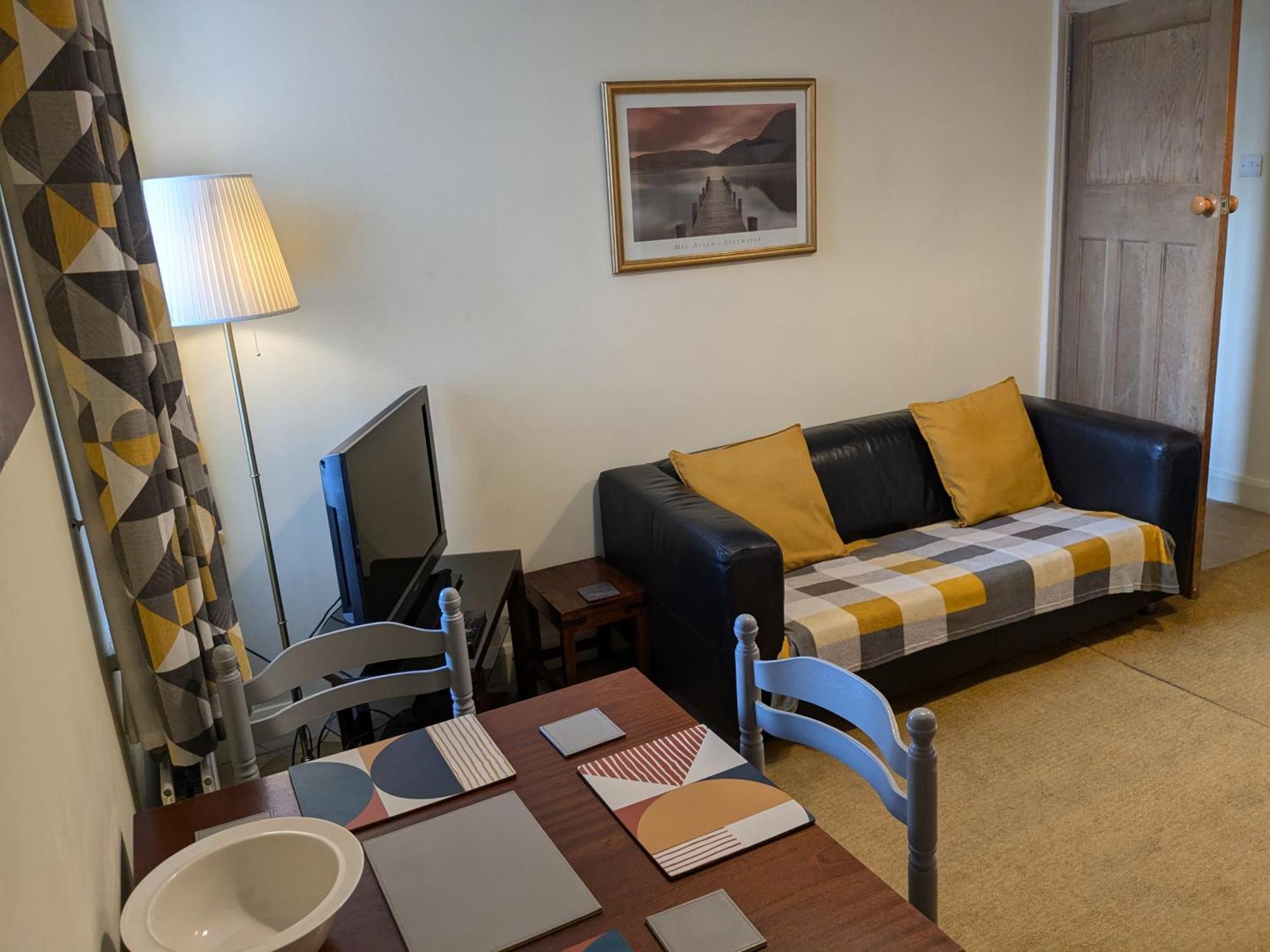 Apartment With Outside Patio And Car Space Durham Bagian luar foto