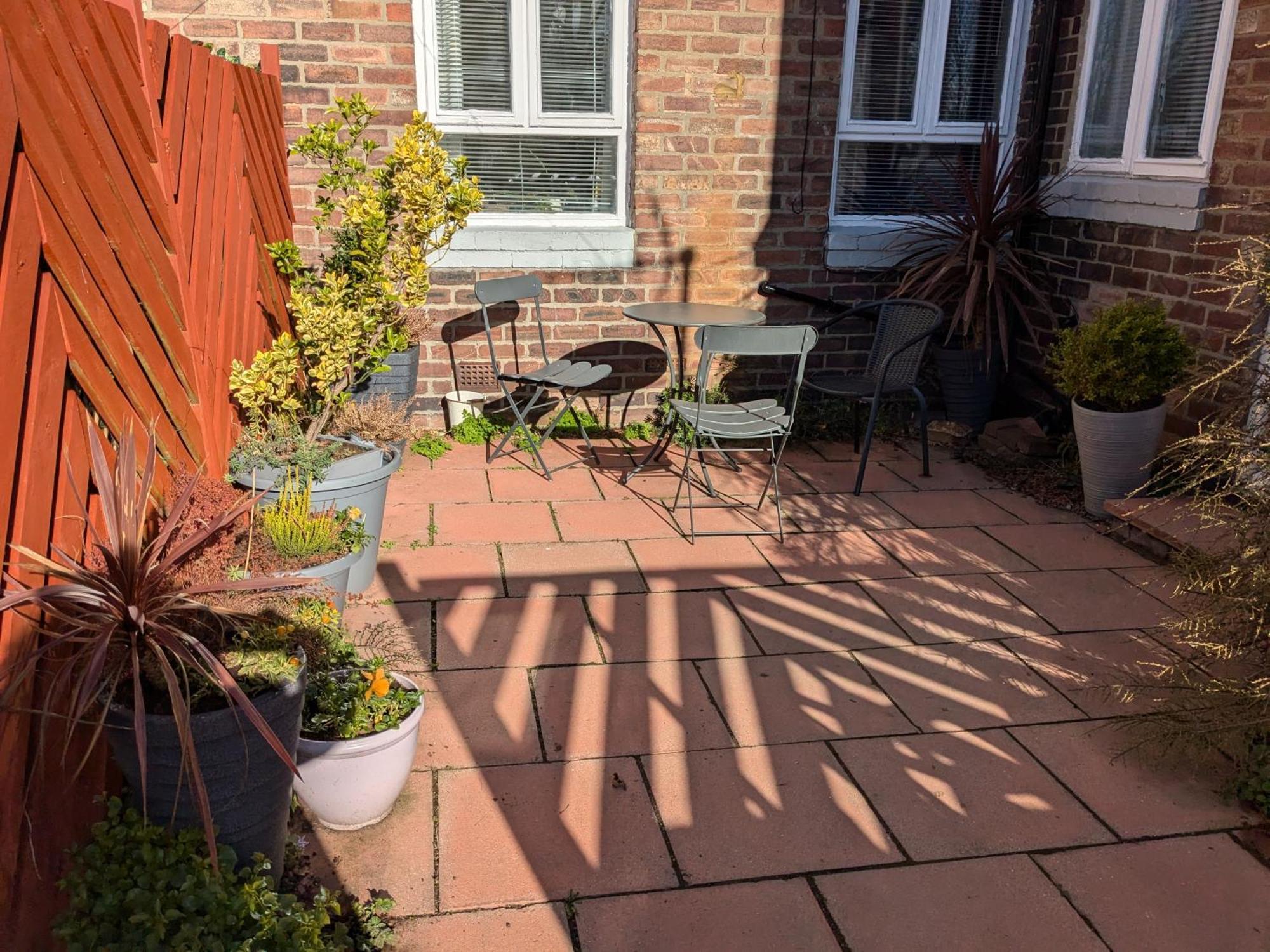 Apartment With Outside Patio And Car Space Durham Bagian luar foto